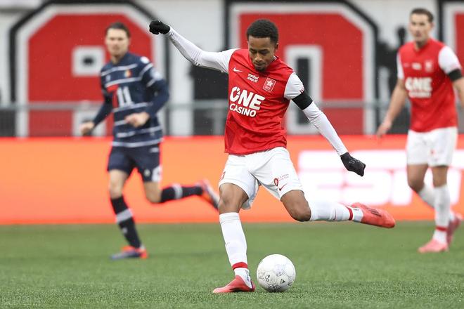 亮眼首球 亮眼首球