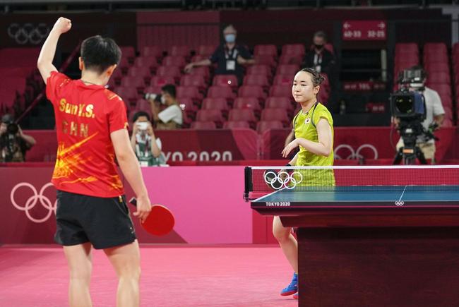 而是在中场 而是在中场