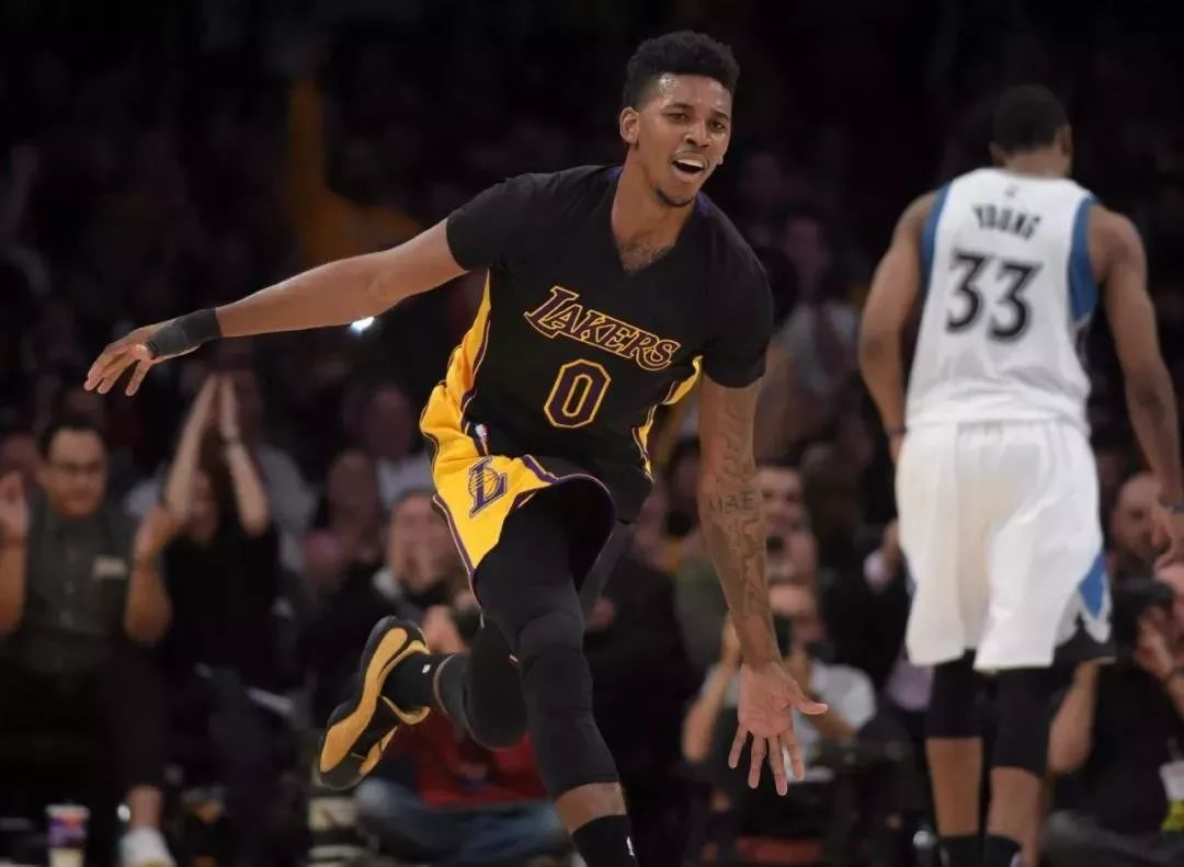 迫使其长传 迫使其长传